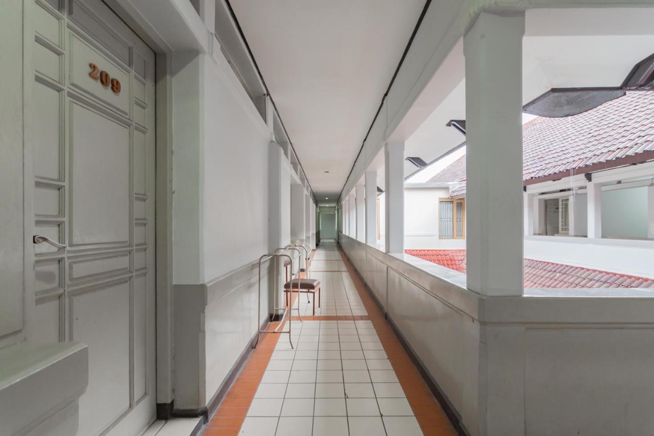Hotel Koolkost Near Bandung Station Exterior foto